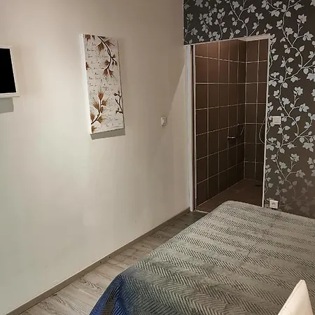 La Chaumiere 2*