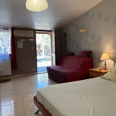 La Chaumiere Hotel 2*