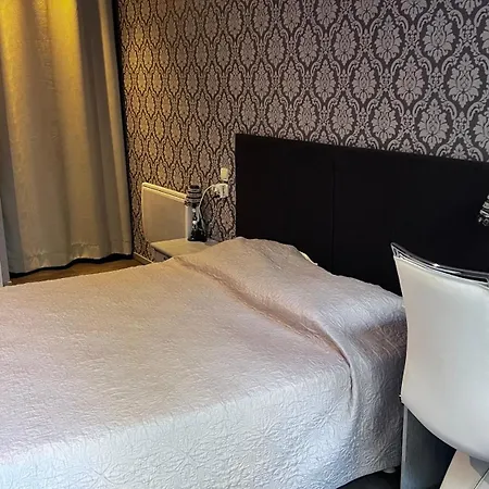 La Chaumiere Hotel 2*