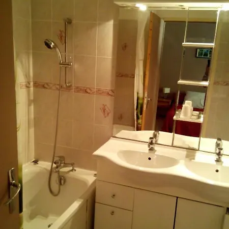 La Chaumiere 2*